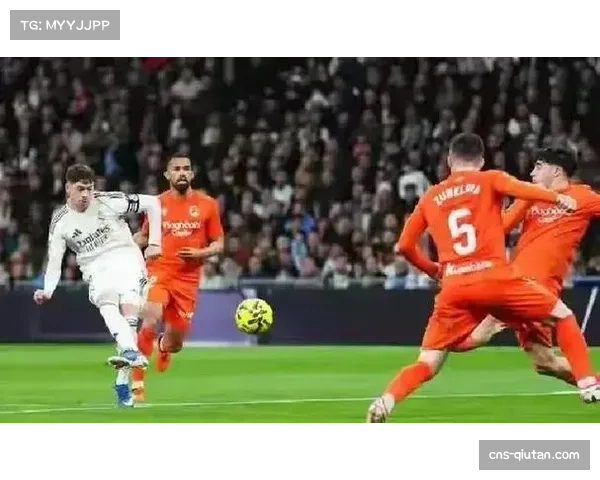 皇马边后卫助攻幅度过大 身后空当被对手反击直接利用